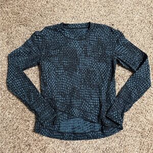 lululemon athletica Long Sleeve Printed Top in Black and Blue
